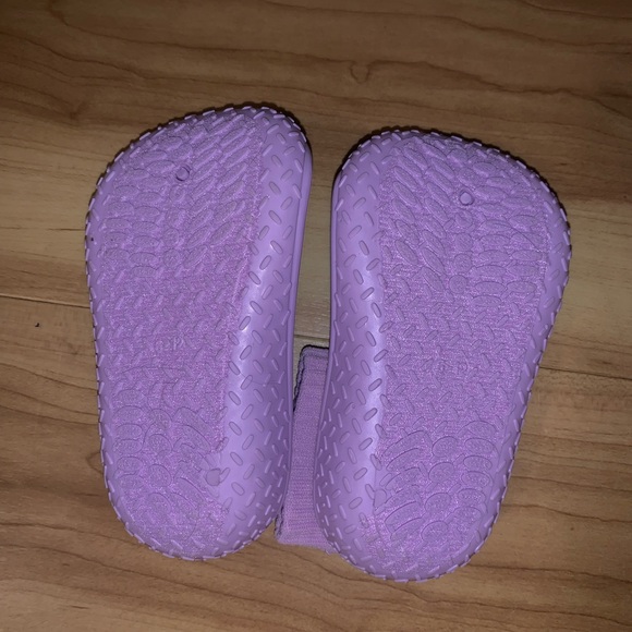 Toddler grippy shoes - Picture 3 of 3